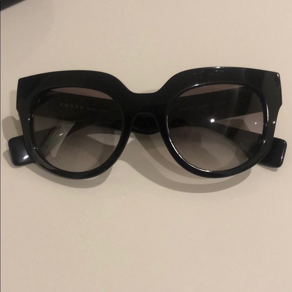 Prada black sunglasses - Picture 2 of 4